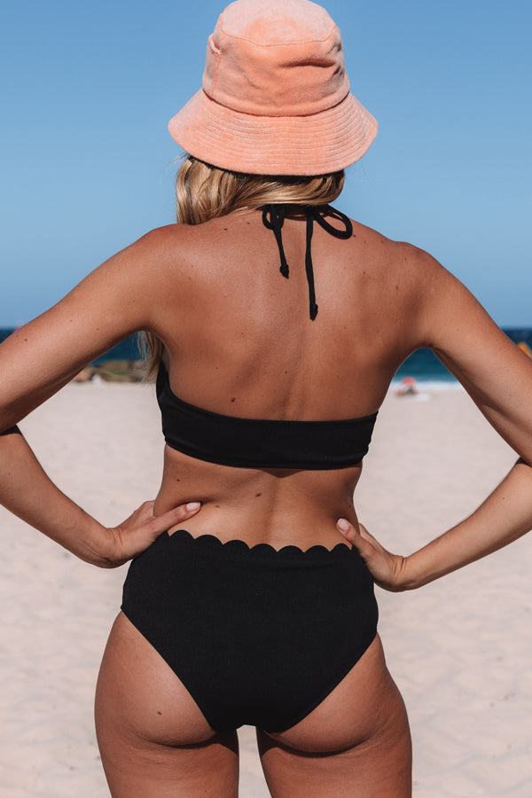 Scolloped Hem Halter Neck Solid Color Bikini Set